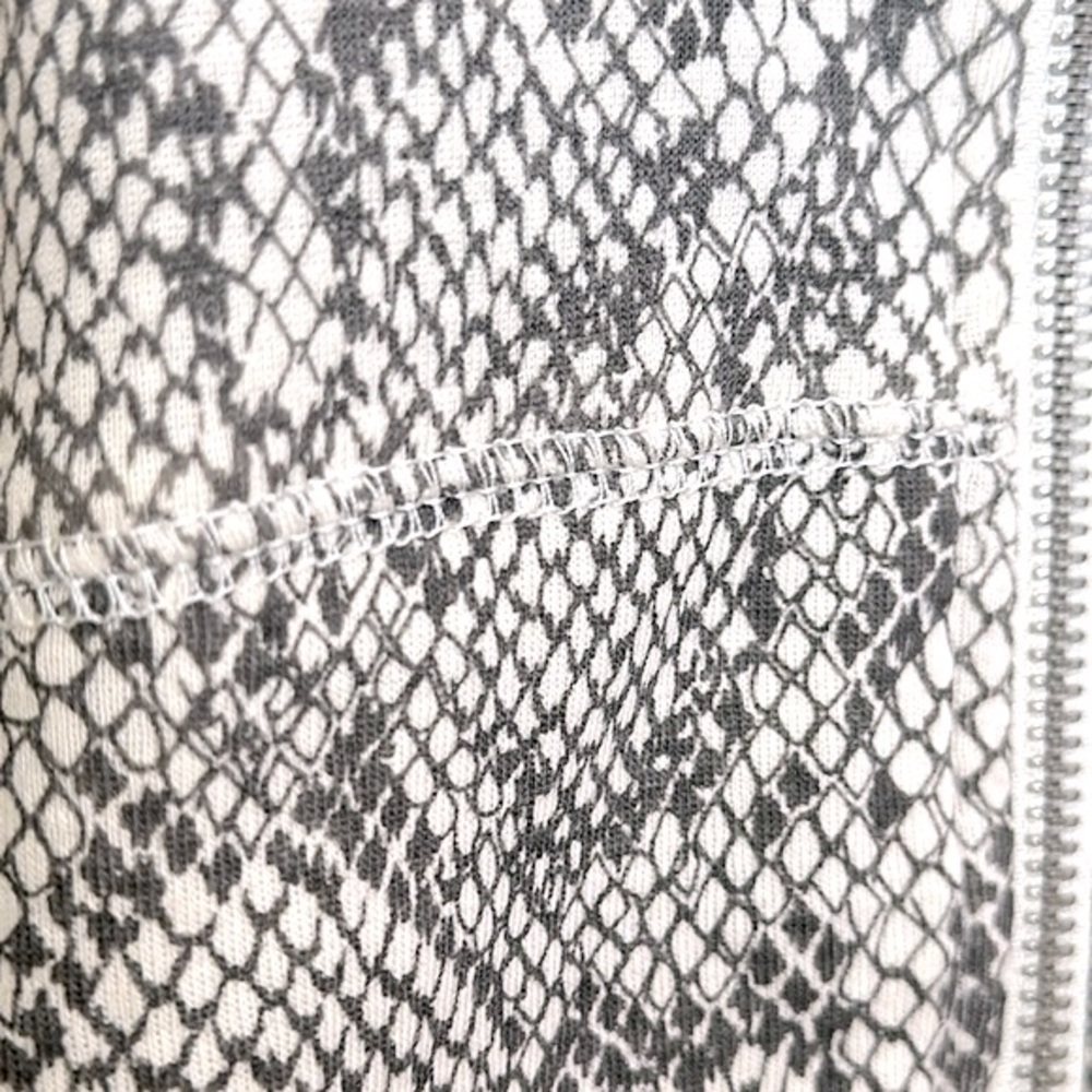 Chaser tan/grey snakeskin jacket with hoodie small - Picture 6 of 16